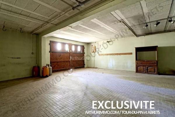 Vente                                                      Maison
                        
                     8 pièces                      210 m2                     à La Tour-du-Pin