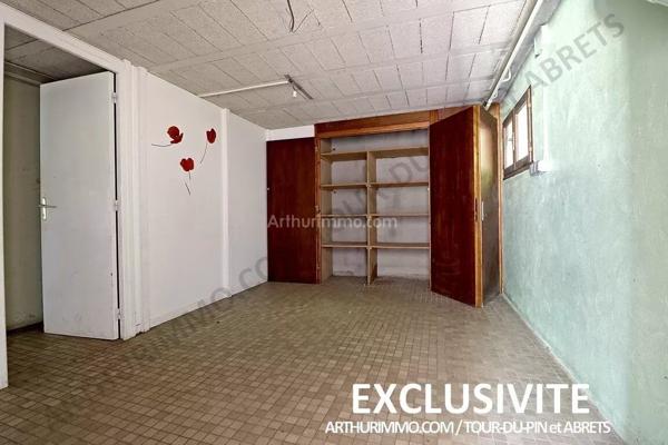 Vente                                                      Maison
                        
                     8 pièces                      210 m2                     à La Tour-du-Pin
