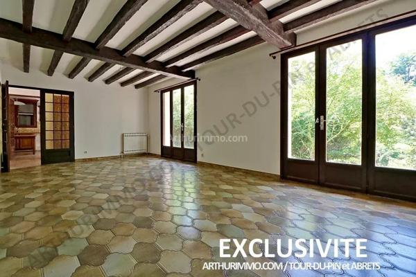 Vente                                                      Maison
                        
                     8 pièces                      210 m2                     à La Tour-du-Pin