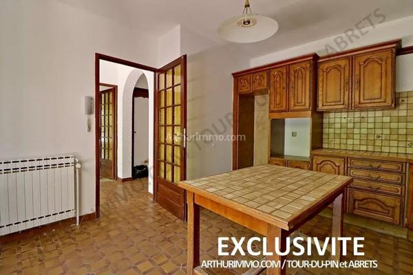 Vente                                                      Maison
                        
                     8 pièces                      210 m2                     à La Tour-du-Pin