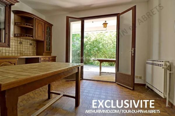 Vente                                                      Maison
                        
                     8 pièces                      210 m2                     à La Tour-du-Pin