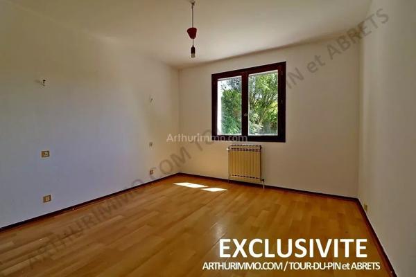 Vente                                                      Maison
                        
                     8 pièces                      210 m2                     à La Tour-du-Pin