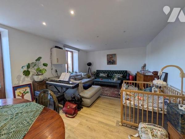 Idéal investisseurs, à Quimperlé, hyper centre à pied, moitié d'immeuble en copropriété (syndic...