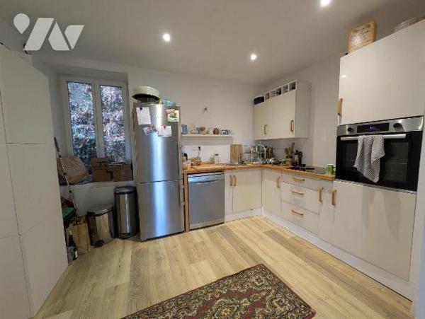 Idéal investisseurs, à Quimperlé, hyper centre à pied, moitié d'immeuble en copropriété (syndic...