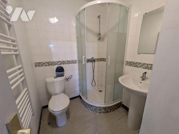 Idéal investisseurs, à Quimperlé, hyper centre à pied, moitié d'immeuble en copropriété (syndic...