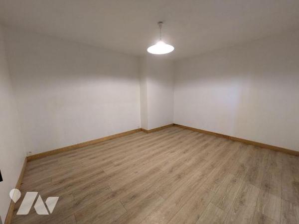 Idéal investisseurs, à Quimperlé, hyper centre à pied, moitié d'immeuble en copropriété (syndic...