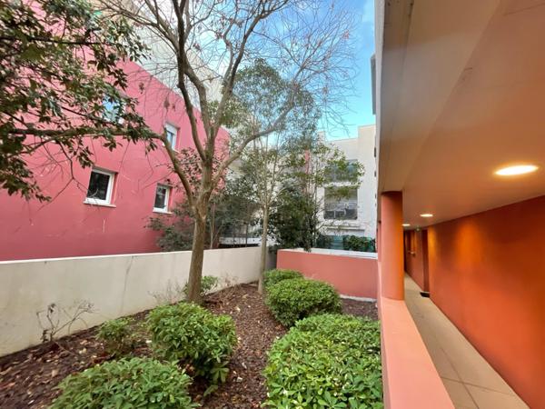 T2 au calme avec terrasse en dernier étage + parking sous-sol