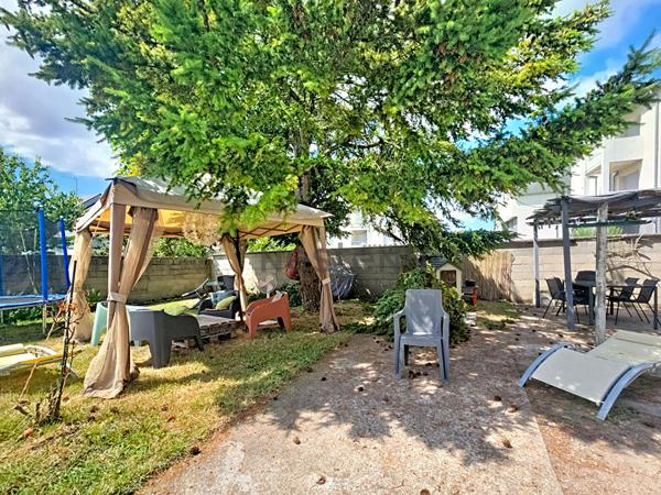 Immeuble BOURG CINQ MARS LA PILE