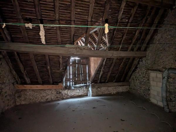 Maison de ville ancienne à fort potentiel – 110 m² habitables – Grand garage 80 m² SALINS LES BAINS ( JURA)