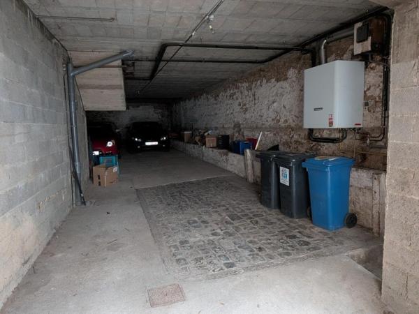 Maison de ville ancienne à fort potentiel – 110 m² habitables – Grand garage 80 m² SALINS LES BAINS ( JURA)