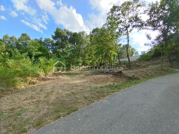 Terrain de 1 748 m²