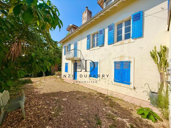 Maison
         6 pièces
        - 150 m² Bien prestige 966 000 € *