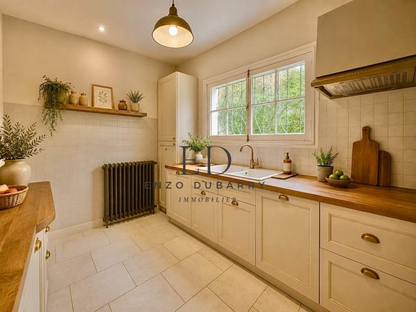 Maison
         6 pièces
        - 150 m² Bien prestige 966 000 € *