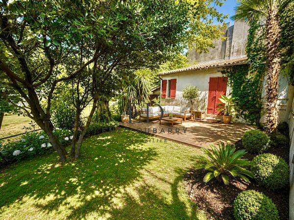 Maison
         6 pièces
        - 150 m² Bien prestige 966 000 € *
