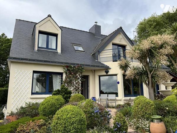 GUIDEL - Proche bourg - Maison de 160m² dans quartier calme.