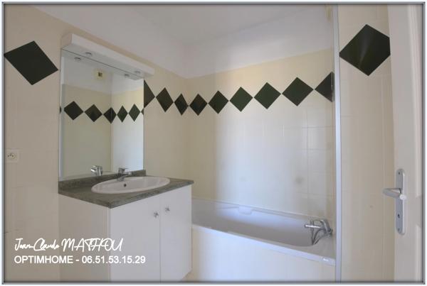 Appartement T2 41 m² avec terrasse, vue campagne, 2 parkings et piscine