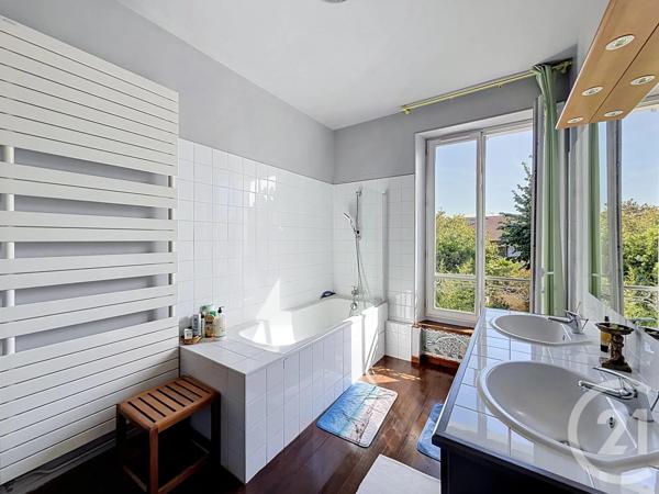 Maison à vendre  10 pièces - 227 m 2   FONTAINEBLEAU  - 77