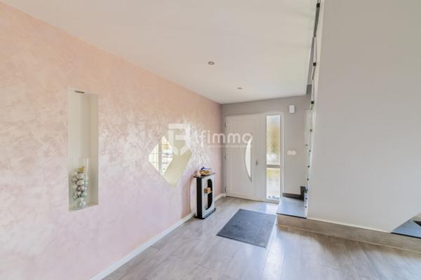 Maison Individuelle, construite en 2004, avec de belles prestations.