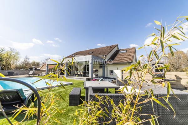 Maison Individuelle, construite en 2004, avec de belles prestations.