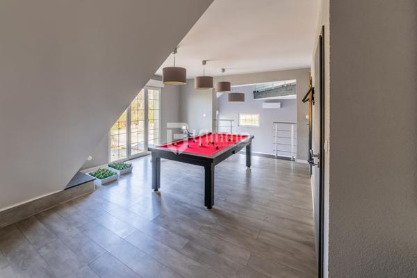 Maison Individuelle, construite en 2004, avec de belles prestations.