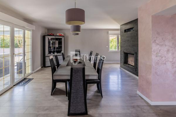 Maison Individuelle, construite en 2004, avec de belles prestations.