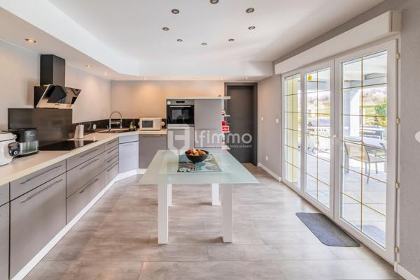 Maison Individuelle, construite en 2004, avec de belles prestations.