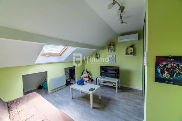 Maison Individuelle, construite en 2004, avec de belles prestations.