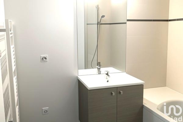 Appartement 3 pièces de 64 m² à Bordeaux (33300)