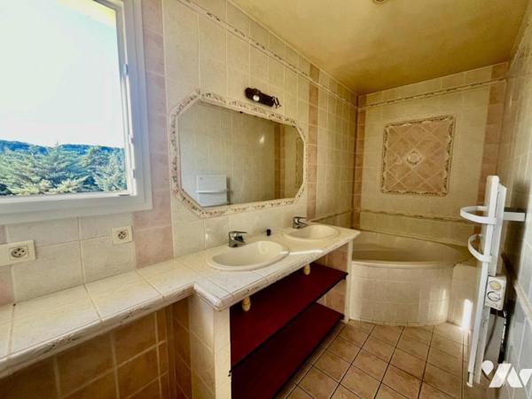 Villa 3 chambres climatisée quartier résidentiel