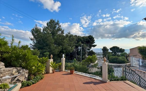 Maison à vendre    4 pièces •  Marseille 16