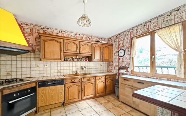 Maison à vendre    4 pièces •  Marseille 16