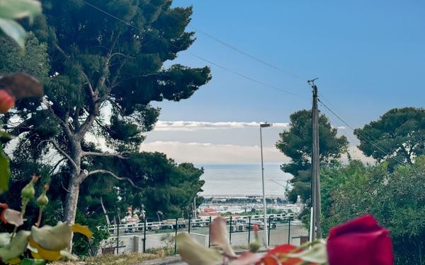 Maison à vendre    4 pièces •  Marseille 16