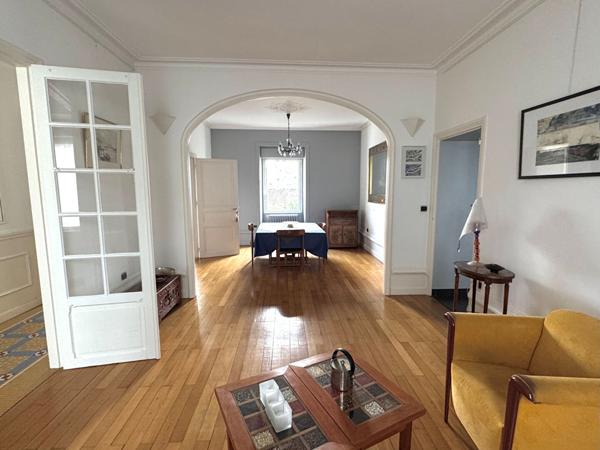 Nantes Canclaux Charmante maison familiale de 217 m2, 8 pièces dont 5 chambres avec terrasse, jardin et garage