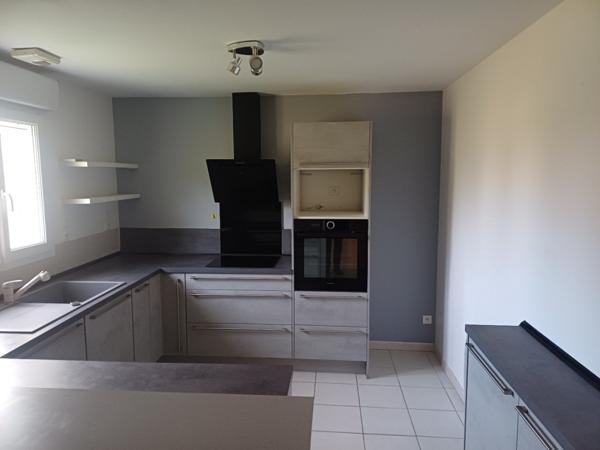 A  15 m de Dieppe Maison a vendre de type F 5   sur sous sol complet  terrain 1500 m² St Germain d' étable