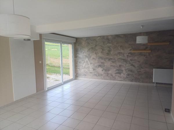 A  15 m de Dieppe Maison a vendre de type F 5   sur sous sol complet  terrain 1500 m² St Germain d' étable