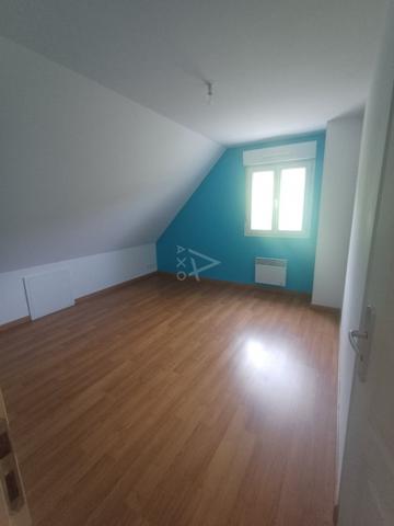 A  15 m de Dieppe Maison a vendre de type F 5   sur sous sol complet  terrain 1500 m² St Germain d' étable