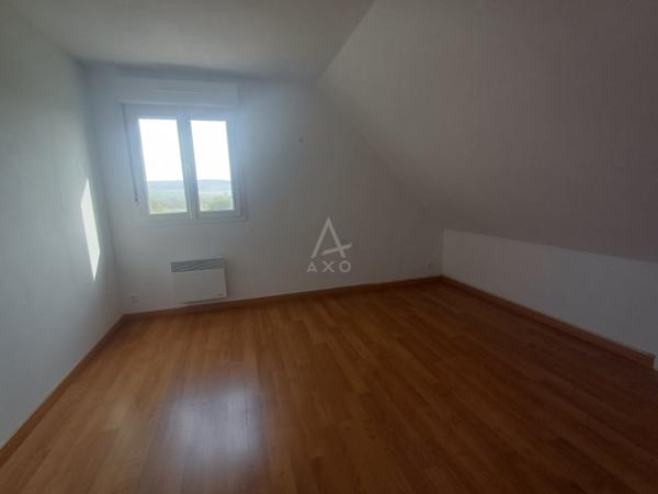 A  15 m de Dieppe Maison a vendre de type F 5   sur sous sol complet  terrain 1500 m² St Germain d' étable