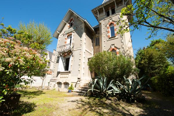 ARCHITECTURE RÉGIONALISTE - 1900 - Villa non mitoyenne à rafraichir - Bordeaux