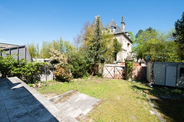 ARCHITECTURE RÉGIONALISTE - 1900 - Villa non mitoyenne à rafraichir - Bordeaux