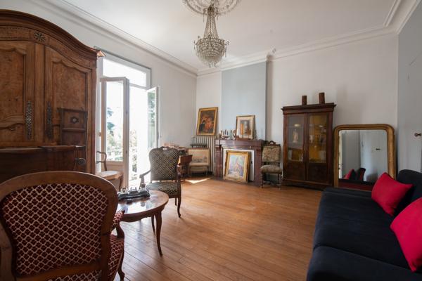 ARCHITECTURE RÉGIONALISTE - 1900 - Villa non mitoyenne à rafraichir - Bordeaux