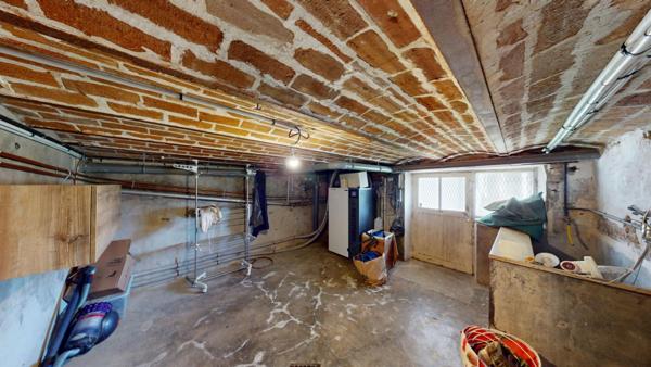 2 maisons 365000  pour un total de 205 m2 et S/S total