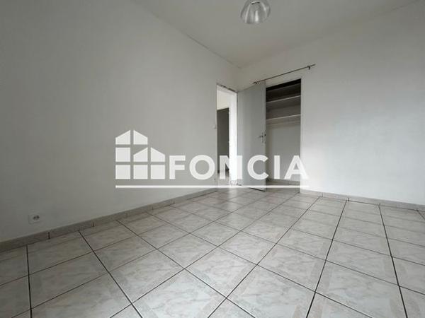 Location Appartement 2 pièces 38.8 m² - TOUR ROLLAND GARROS - 1 RUE SAINT ANTOINE DE SAINT EXUPERY Marignane 13700