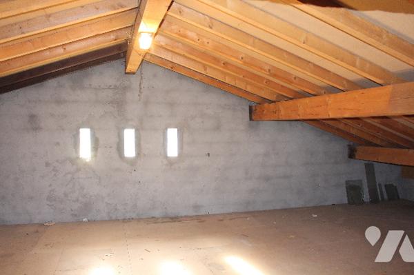 Maison style chalet de 130m² sur 1182m² de terrain en situation dominante et belle vue imprenable
