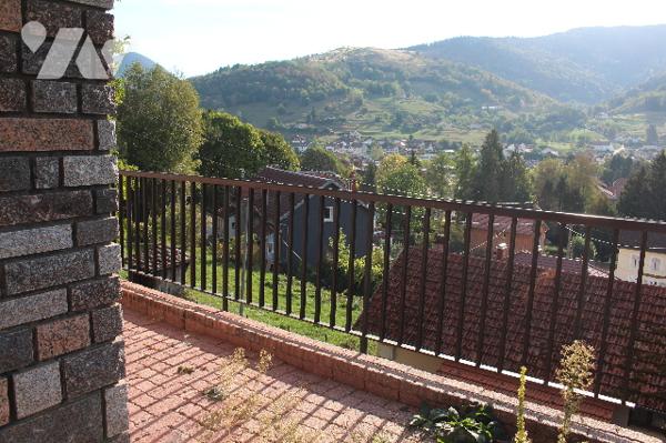 Maison style chalet de 130m² sur 1182m² de terrain en situation dominante et belle vue imprenable
