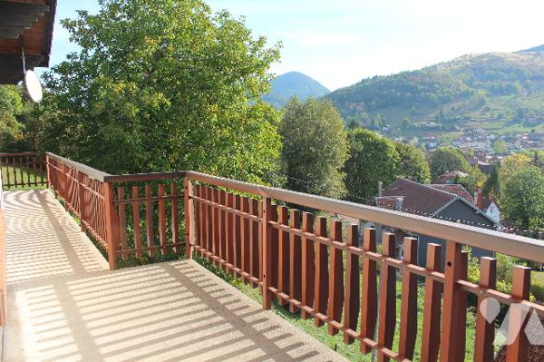 Maison style chalet de 130m² sur 1182m² de terrain en situation dominante et belle vue imprenable