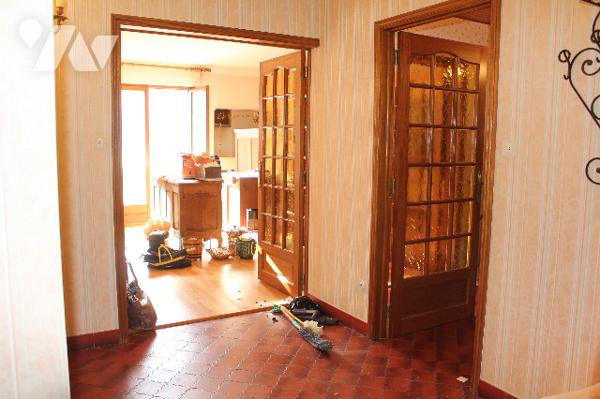 Maison style chalet de 130m² sur 1182m² de terrain en situation dominante et belle vue imprenable