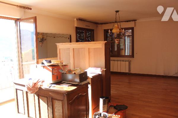 Maison style chalet de 130m² sur 1182m² de terrain en situation dominante et belle vue imprenable