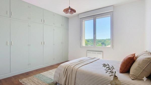 Maison rénovée avec 3 chambres et extérieur clos