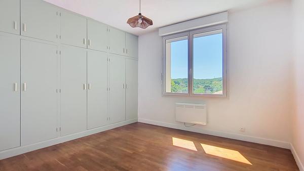Maison rénovée avec 3 chambres et extérieur clos