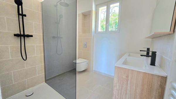 Maison rénovée avec 3 chambres et extérieur clos